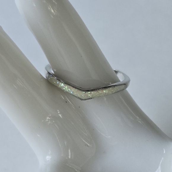 💍 Opalite V Ring - Picture 4 of 8